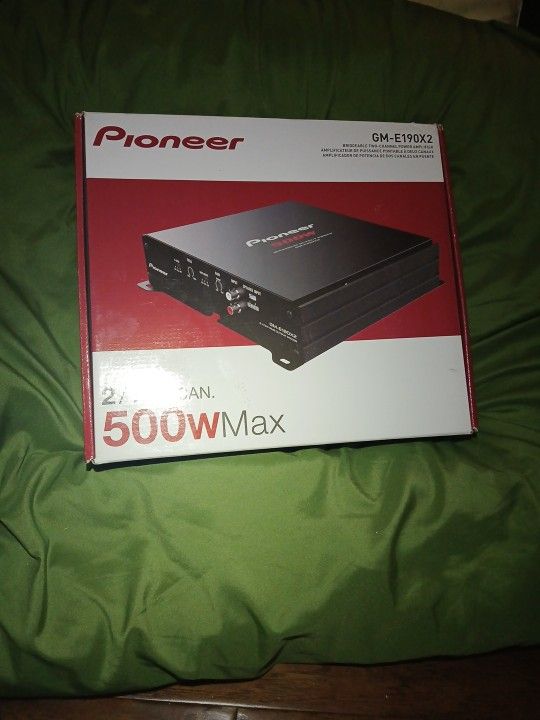 Five hundred watt max pioneer two in one channel amp