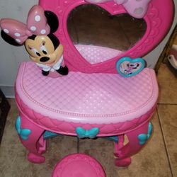  Minnie Mouse Bow-Tique Bowdazzling Vanity 