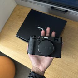 Fujifilm X100V, 24.3MP Mirrorless Camera with f/2.0 Lens  - Black, Mint