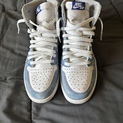 Hyper Royal Jordan 1s 