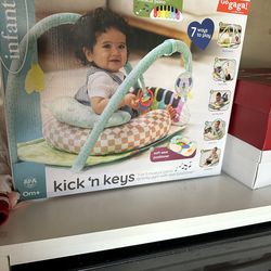Kick n Keys tummy time mat