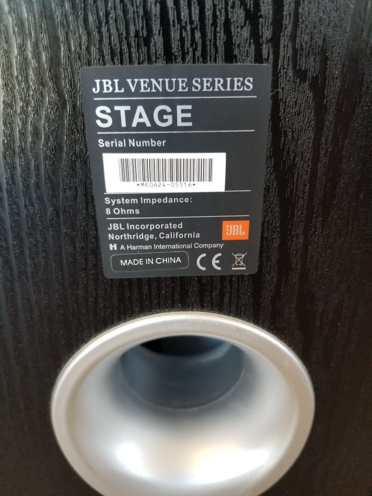 4 JBL Venue Series Stage Speakers Standing and Mounted for Sale in Las