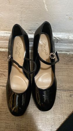 Jewel Badgley Mischka