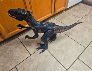Huge dinosaur 🦕 Jurassic world Toy pick up Only serious buyers please Madera CA