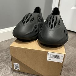 yeezy foam runner onyx 