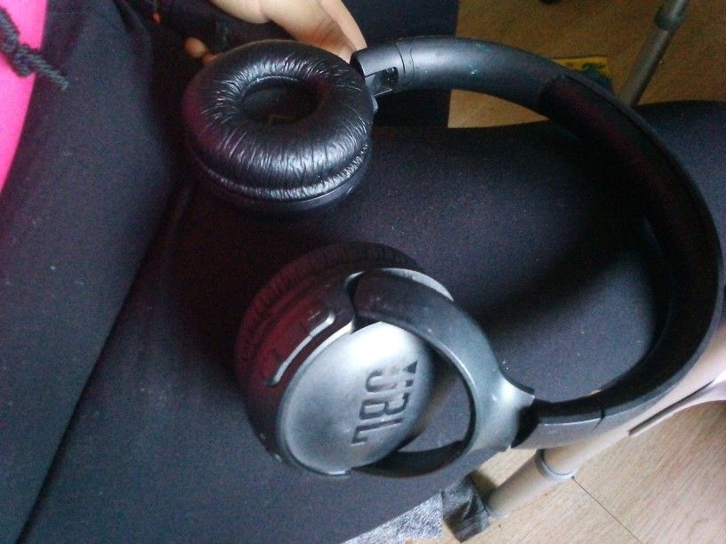 JBL HEADPHONES 