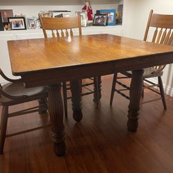 Antique Tiger Wood Dining Table With 4  Chairs