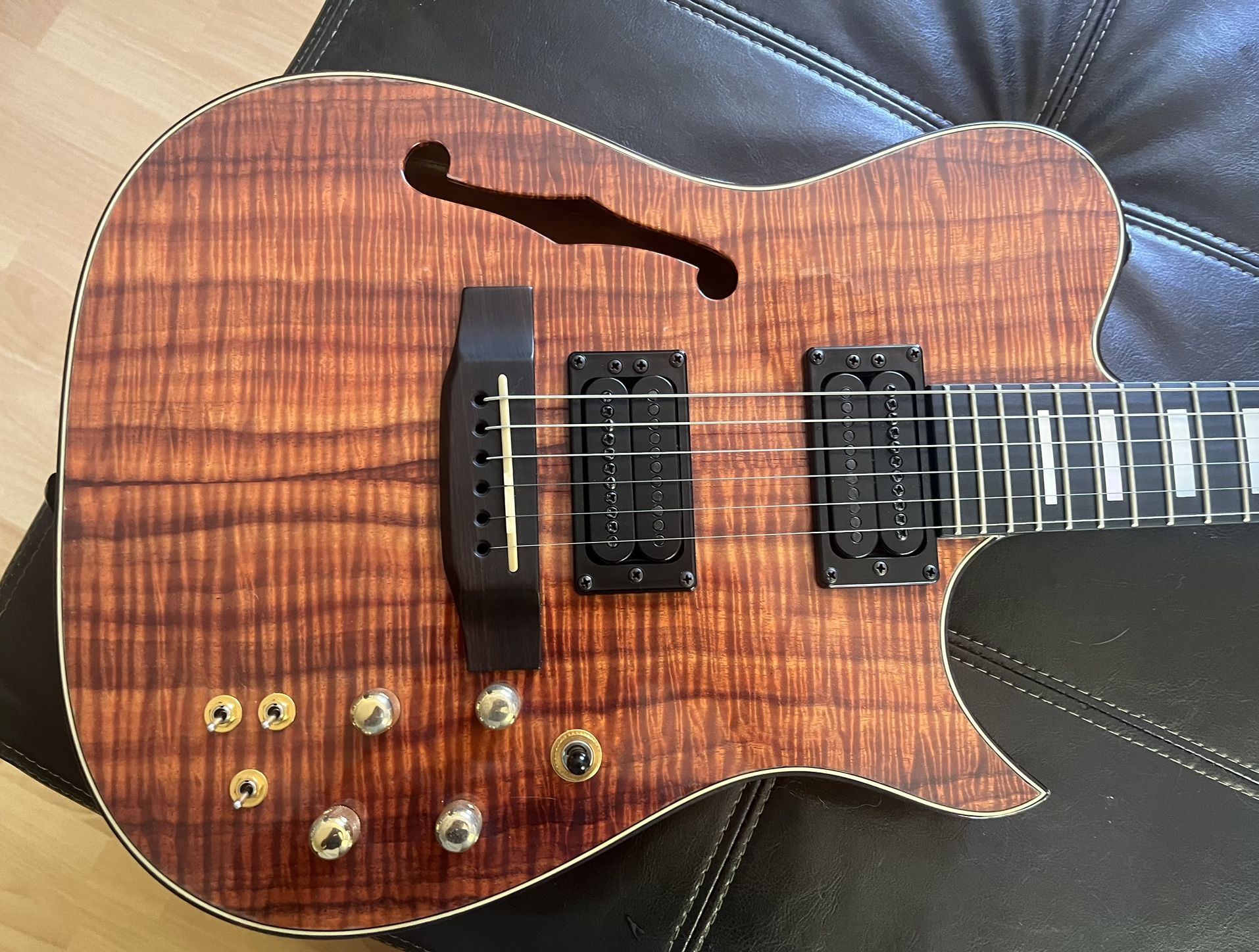 Carvin AE185 Hybrid Electric Guitar With Piezo