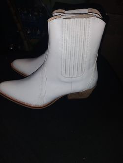 Women Boots Size 8
