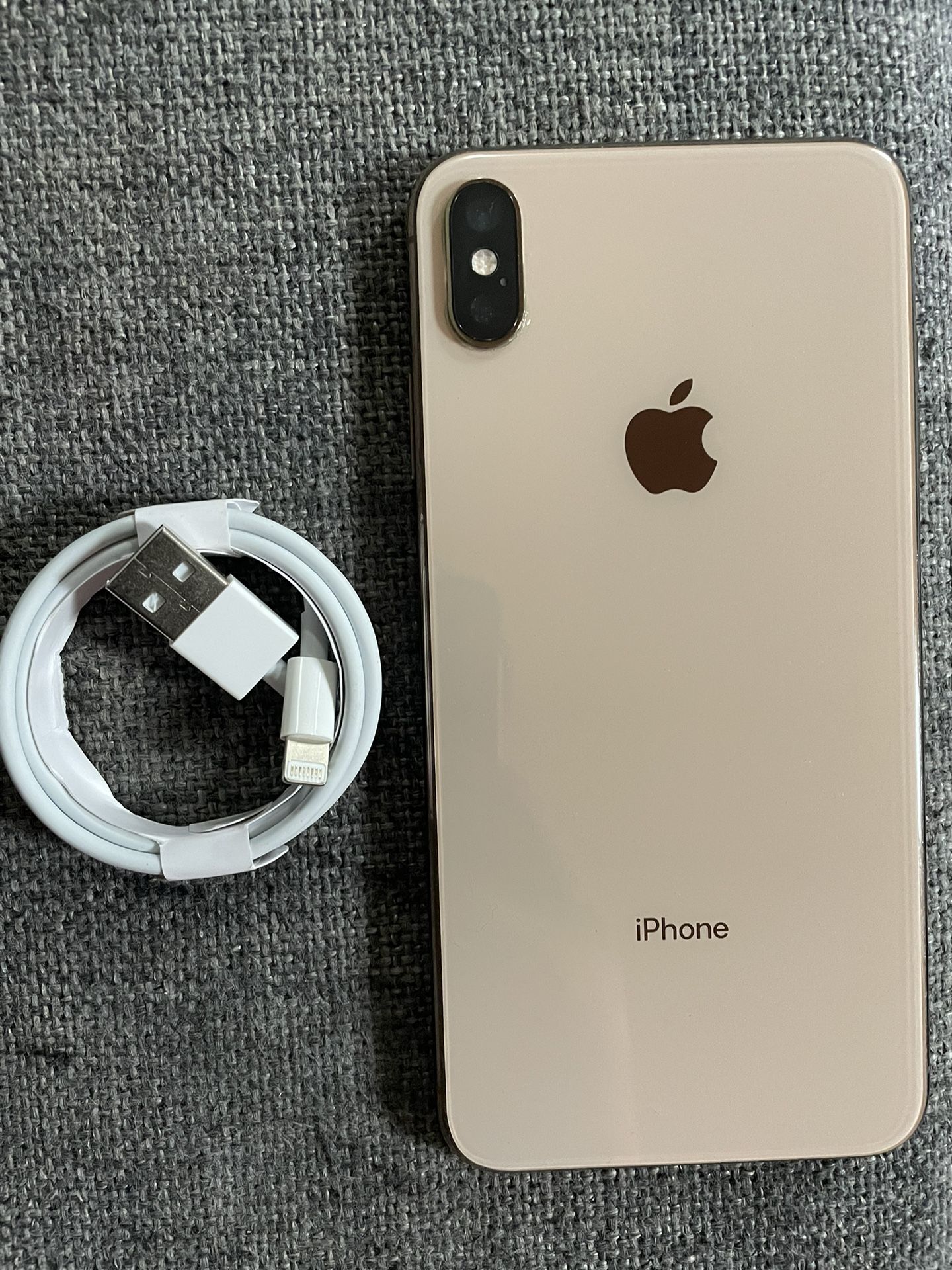 Apple iPhone XS Max 64gb Fully Unlocked for Sale in Queens