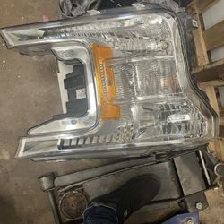 Right Head Light For 2019 Ford F 150 