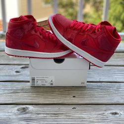 BRAND NEW JORDAN 1 MID “POMEGRANATE” FOR SALE!!! SIZE 5.5(7W) $210