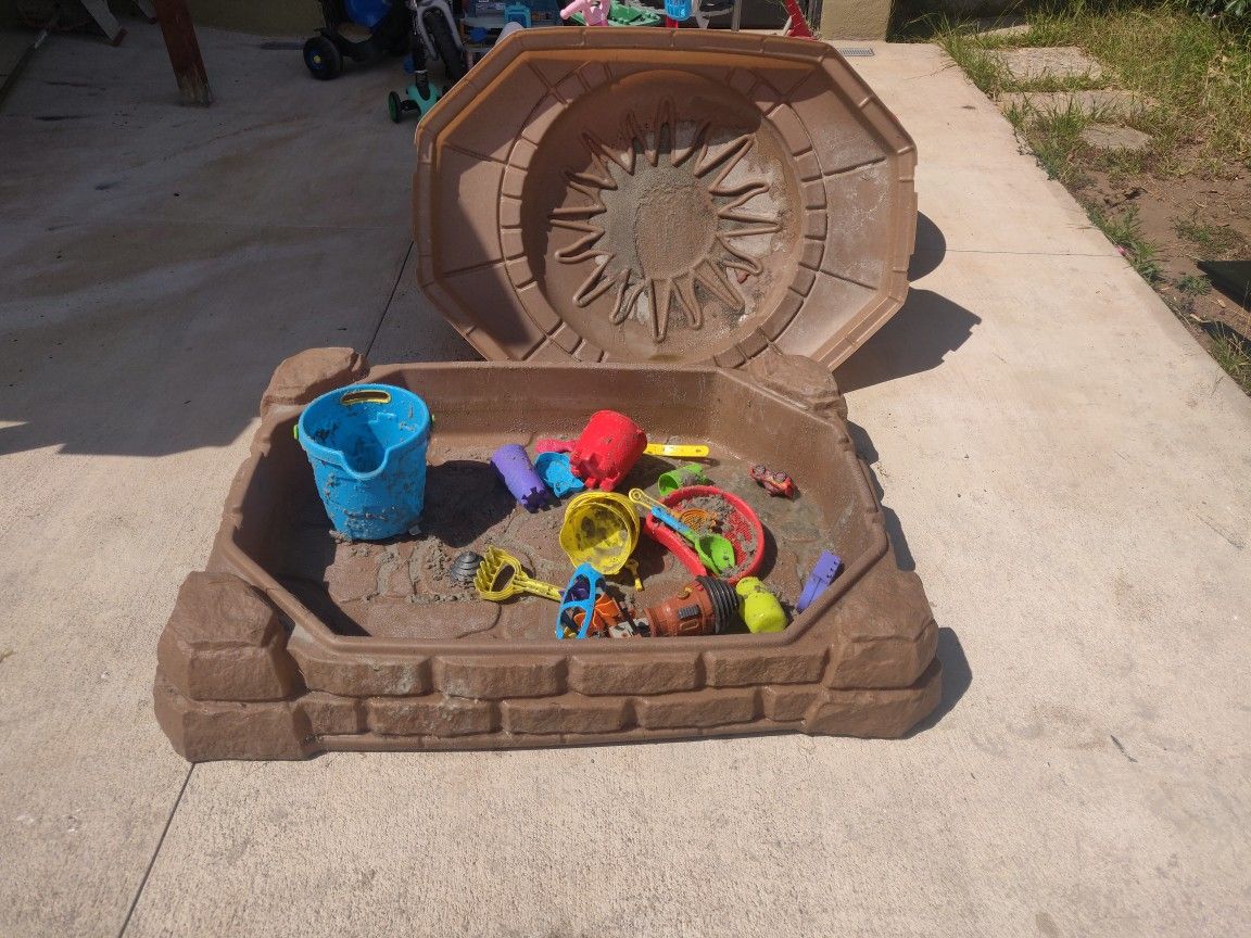 Kids sand box with toys can't go to the beach and play with sand no problems with this one 😁