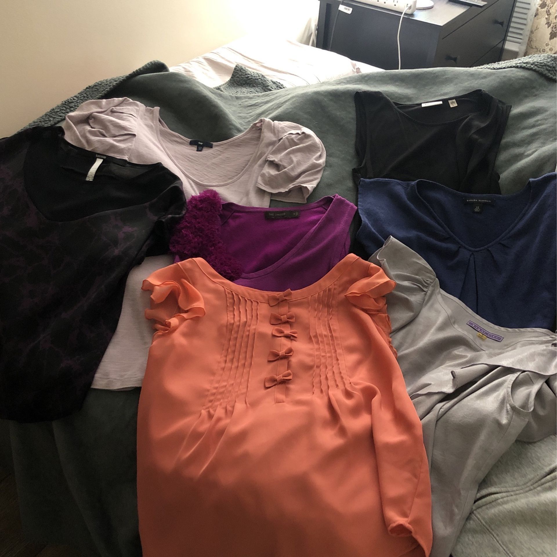 Free $0 Women’s Sleeveless blouses Size S & Xs