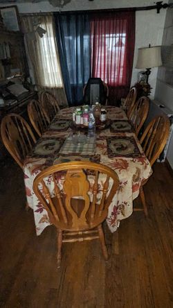 Very Nice Wood Dinner Table 