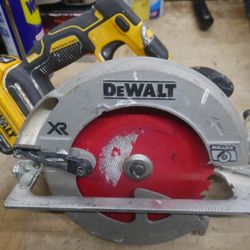 Dewalt DCS570 circular saw with 4ah battery 891144-1