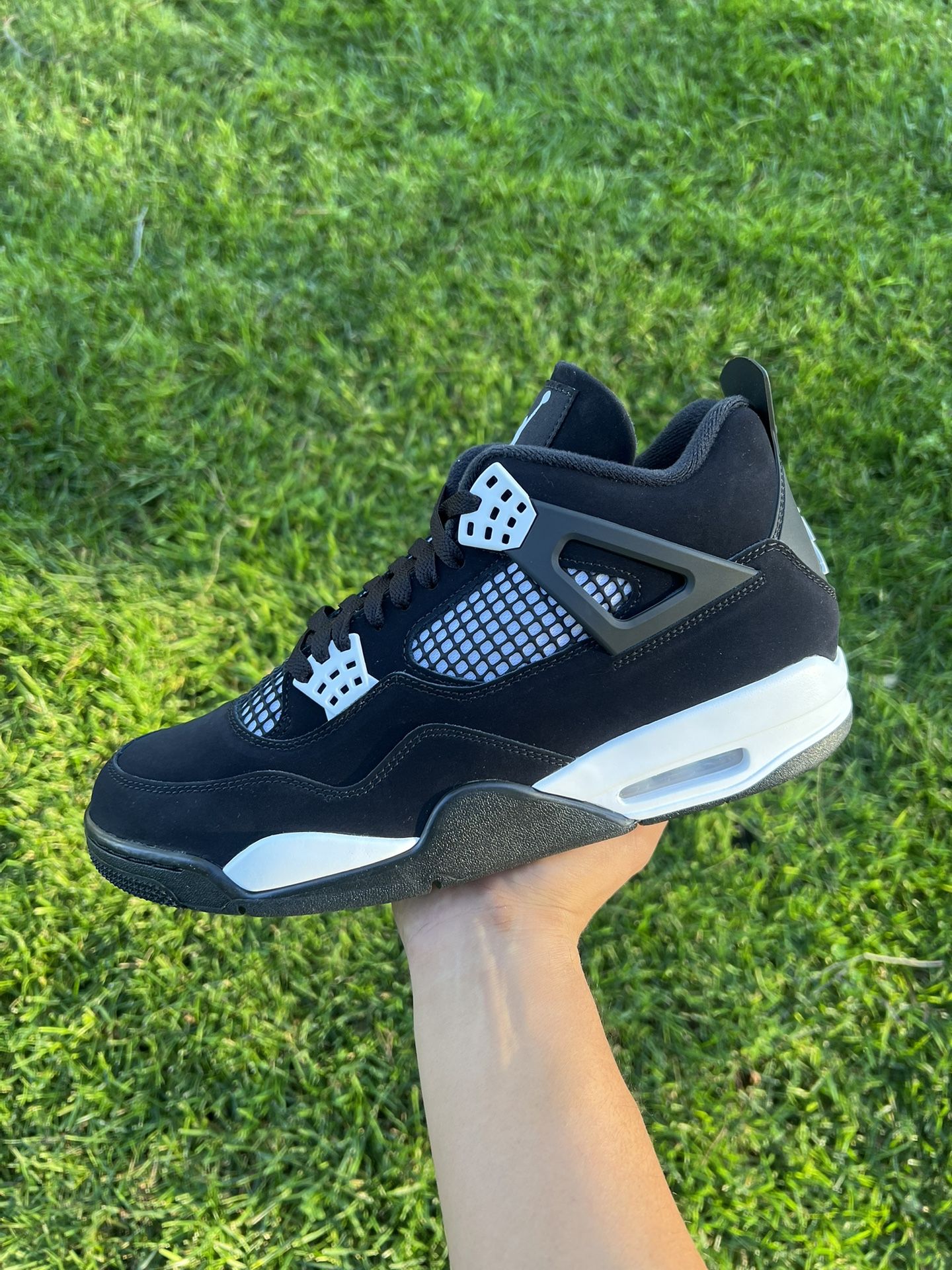 Air Jordan 4 “White Thunder” Size 11