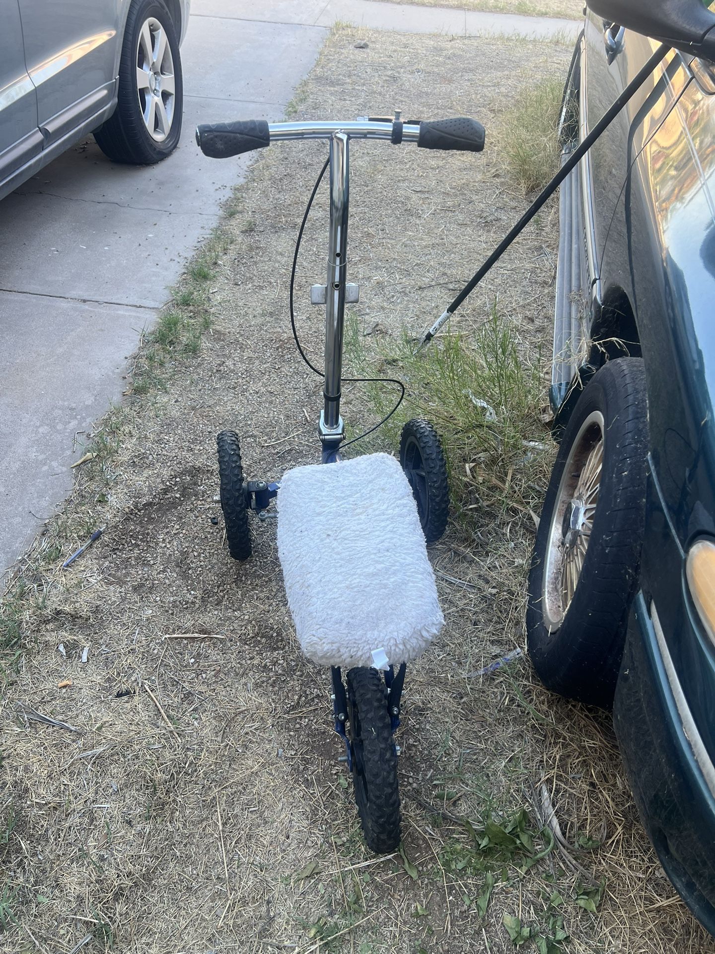 All-Terrain Foldable Three Wheel Knee Cycle
