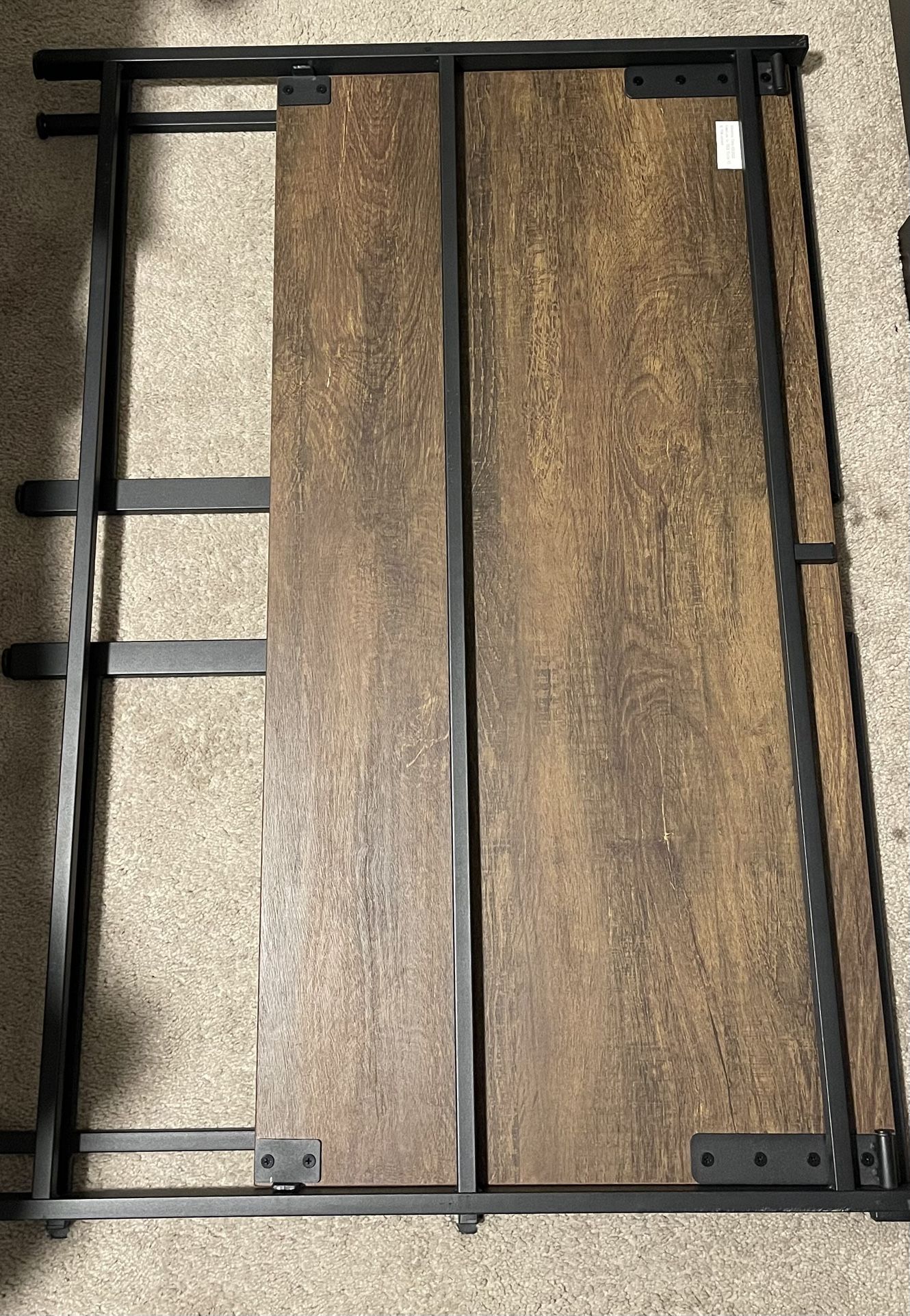 Foldable studio desk