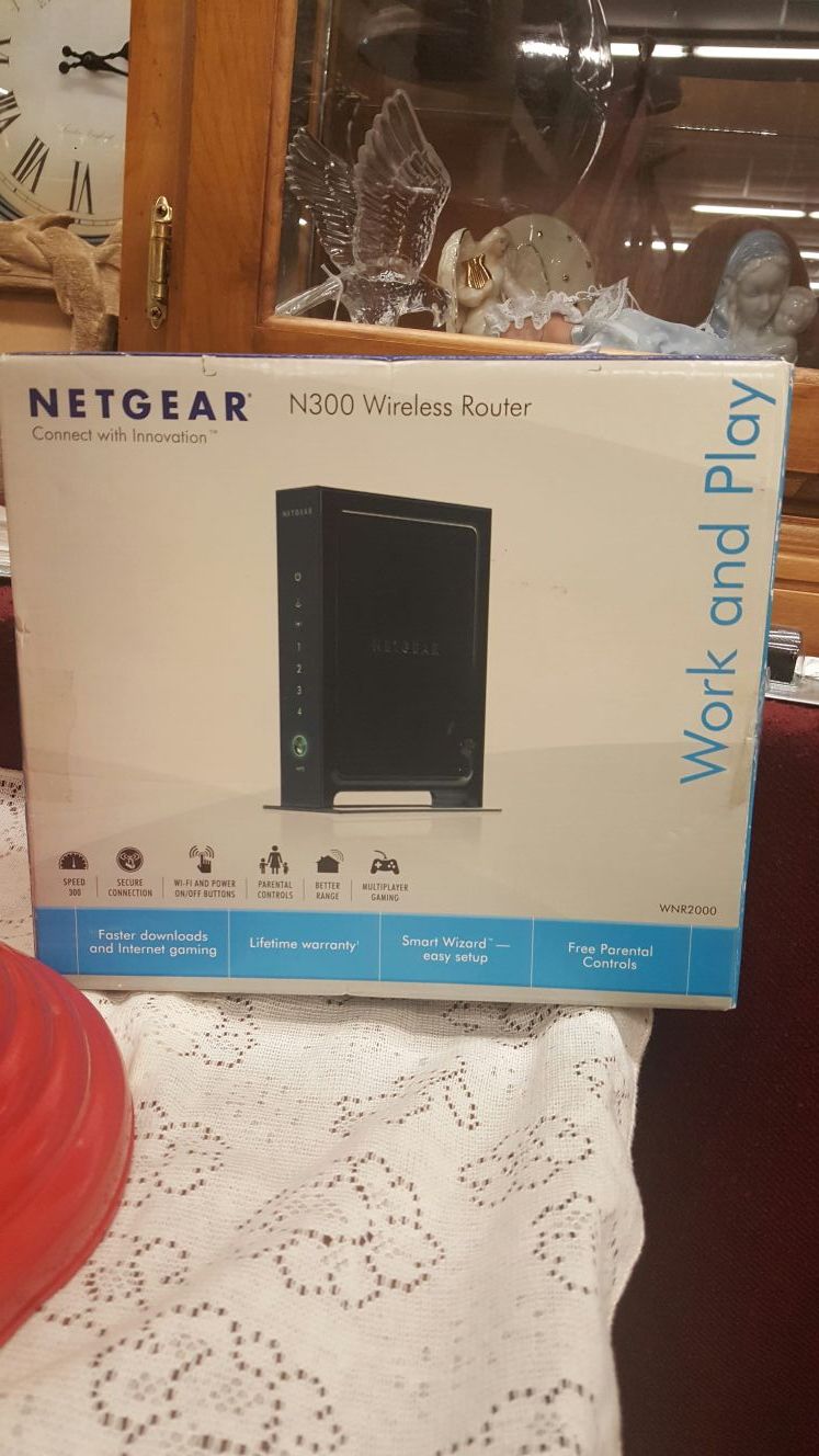 Netgear n300 wireless router work and play new in box