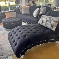 Black Chaise Lounger 