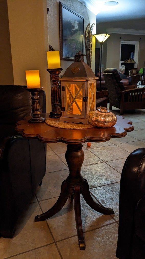 Vintage Parlor Table/ End table