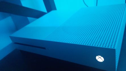 Xbox one s I'm trying to sell it fase it comes with alot of games.The xbox is in great condition I bought the blue controller 2 days ago and the mic