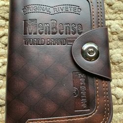 AWESOME UNISEX WALLET BRAND NEW. RETAIL IS $50