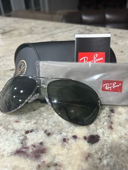 Ray-Ban Aviator Sunglasses with Case
