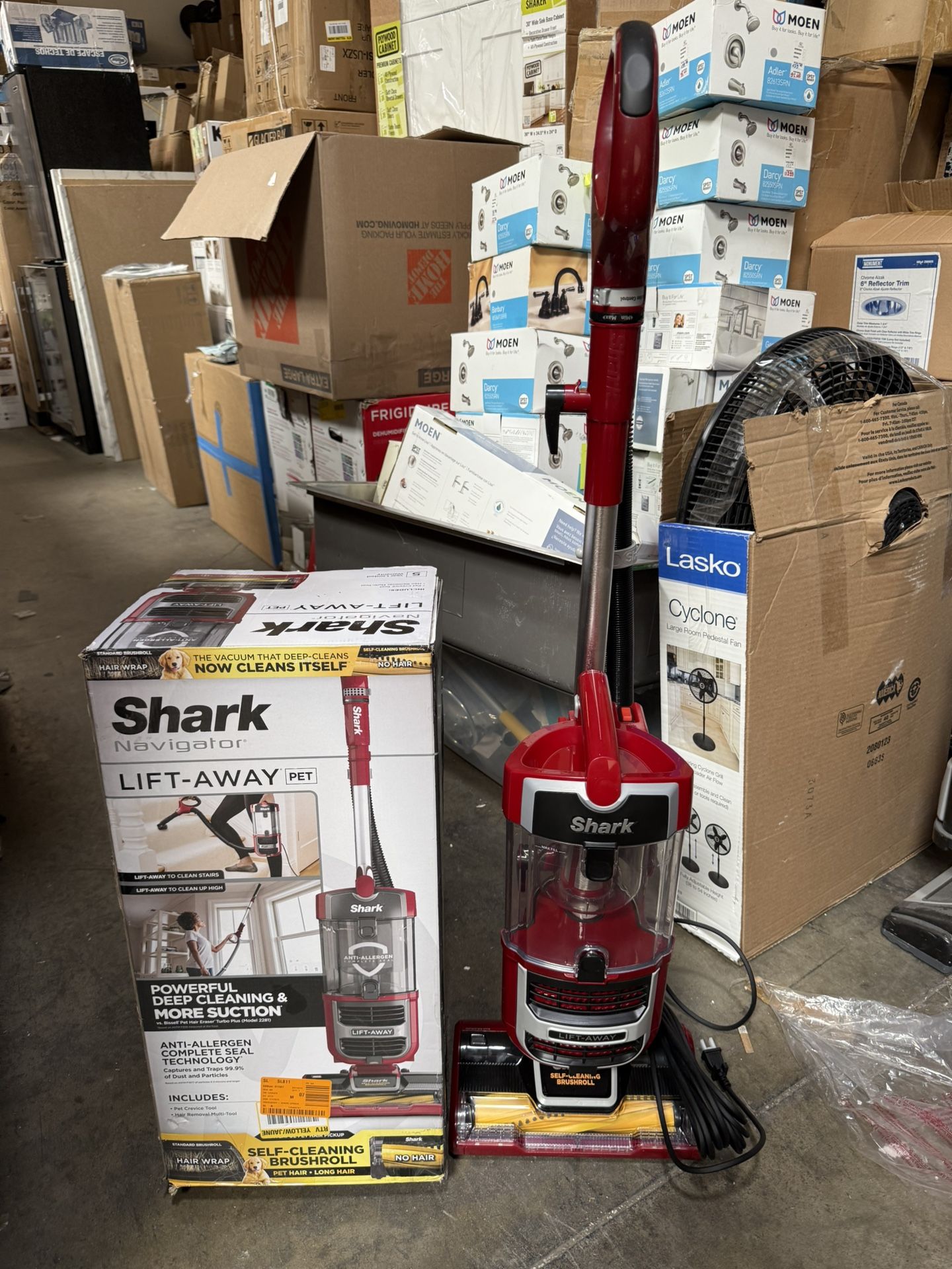 Shark Navigator Lift-Away Lightweight Bagless Corded HEPA Filter Upright Vacuum Cleaner with Self-Cleaning Brushroll in Red