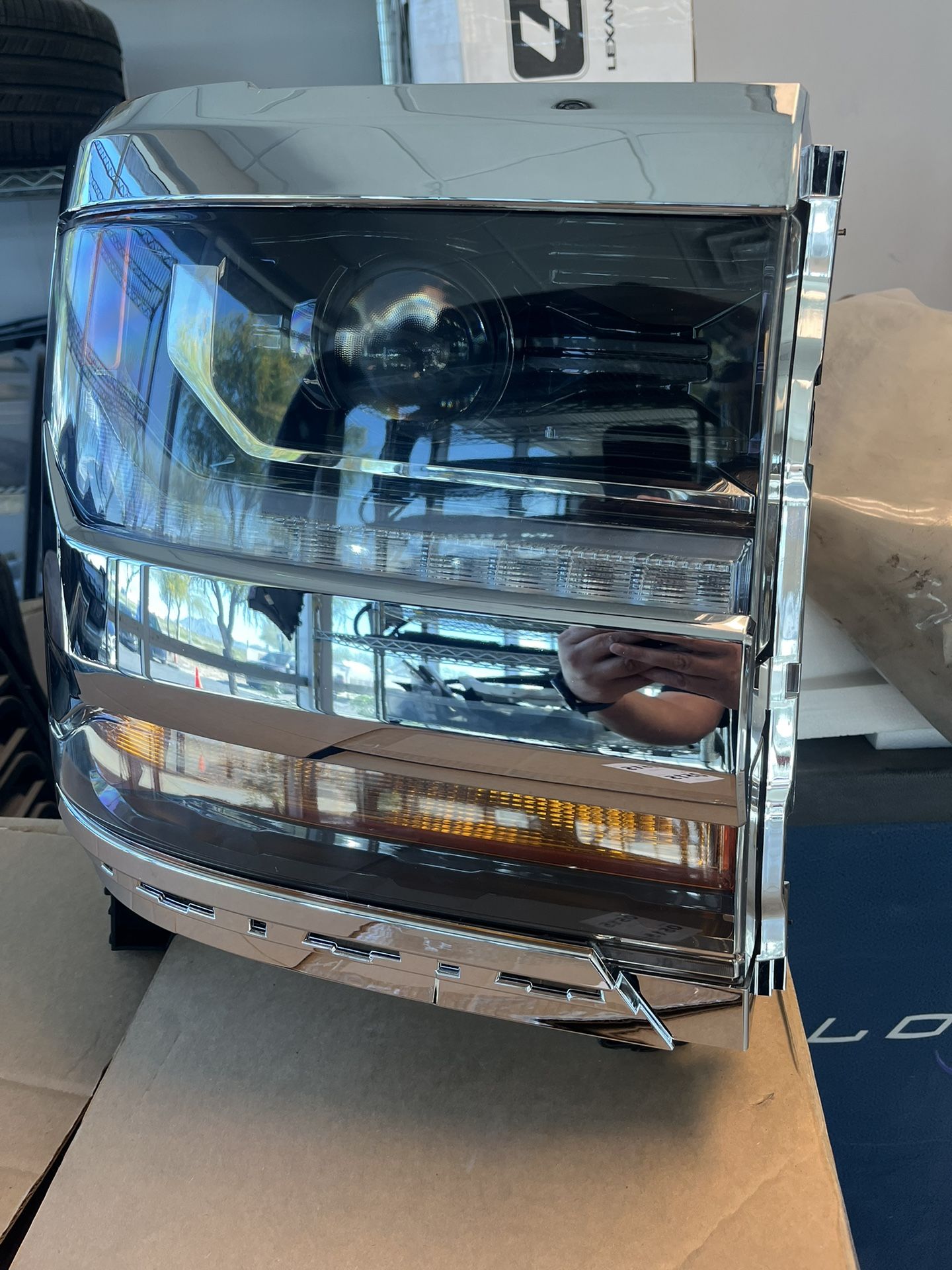 2018 Silverado Headlights HID ( Pair )