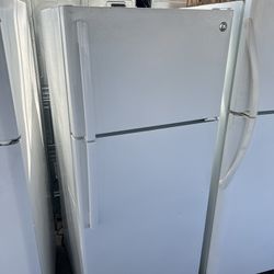 White GE Apt Size Fridge We Deliver And Install🚚👨🏻‍🔧