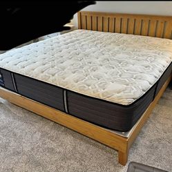 Like New King Size Sealy Posturpedic Luxury Mattress 
