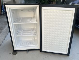 Midea MRU03M2ABB Upright Freezer, 3.0 Cubic Feet Mini Freezer