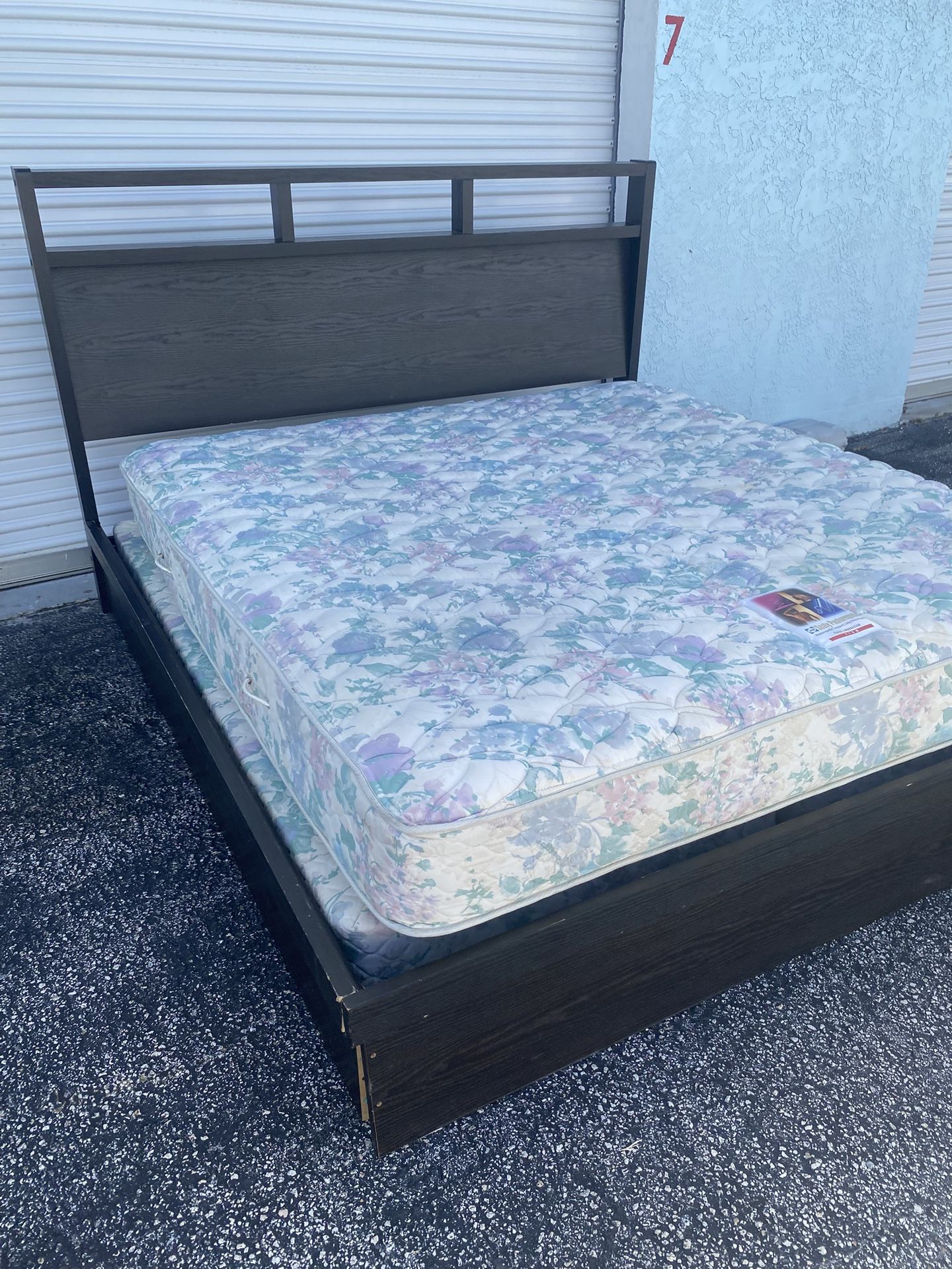 Offerup Duchess Chaise Lounge King Size Bed, Box Springs Firm Make