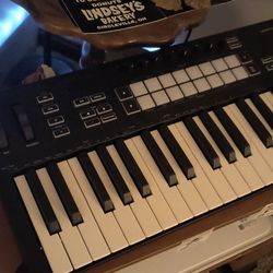 Novation Launchkey 37 w/Box