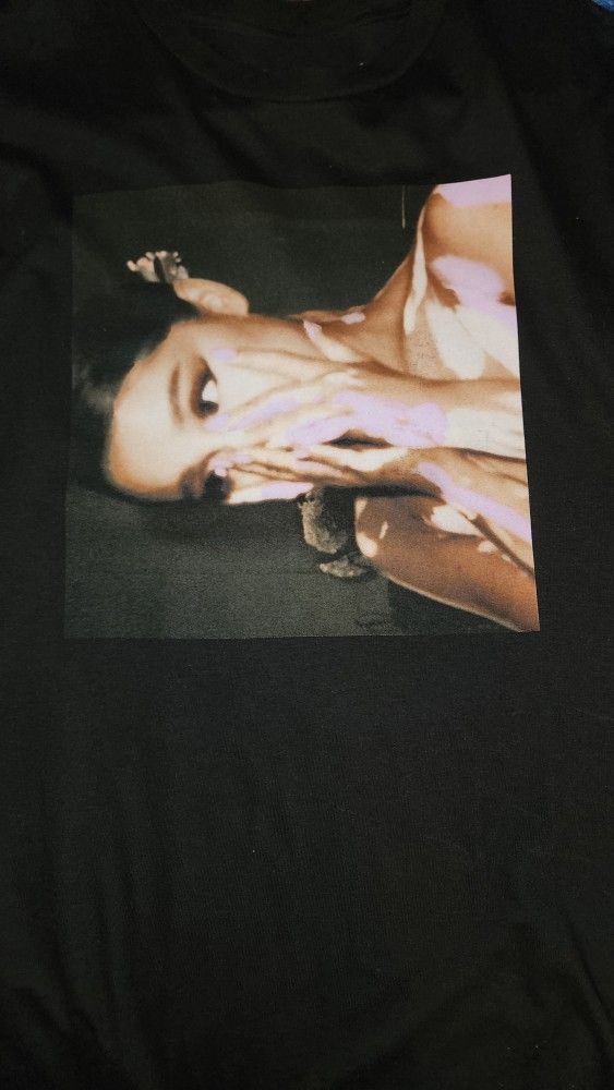 ARIANA GRANDE SHIRT (LARGE )