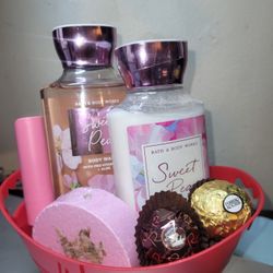 Valentine's Basket. Bbw Set. Valentine's Gift Set. Sweet Pea. Bath and Body Works. Birthday Gift. 