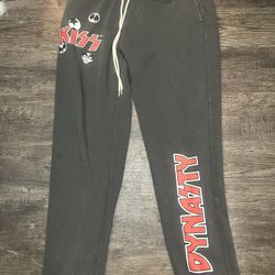 KISS ‘Dynasty’ Graphic Jogger Sweatpants – Black”