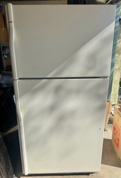 Kenmore Coldspot Beige Refrigerator