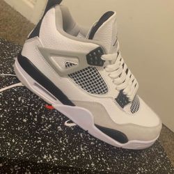 Jordan 4 millitary black