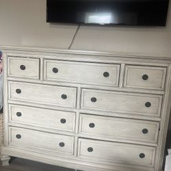 Dresser and 2 Nightstands