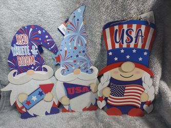 Holiday Decor Must Pick Up