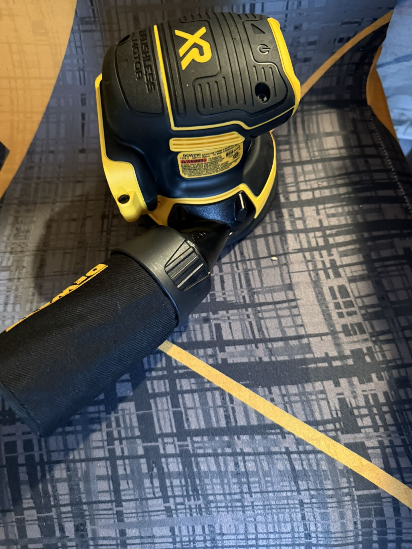 DeWALT 20v Max XR Orbital Sander