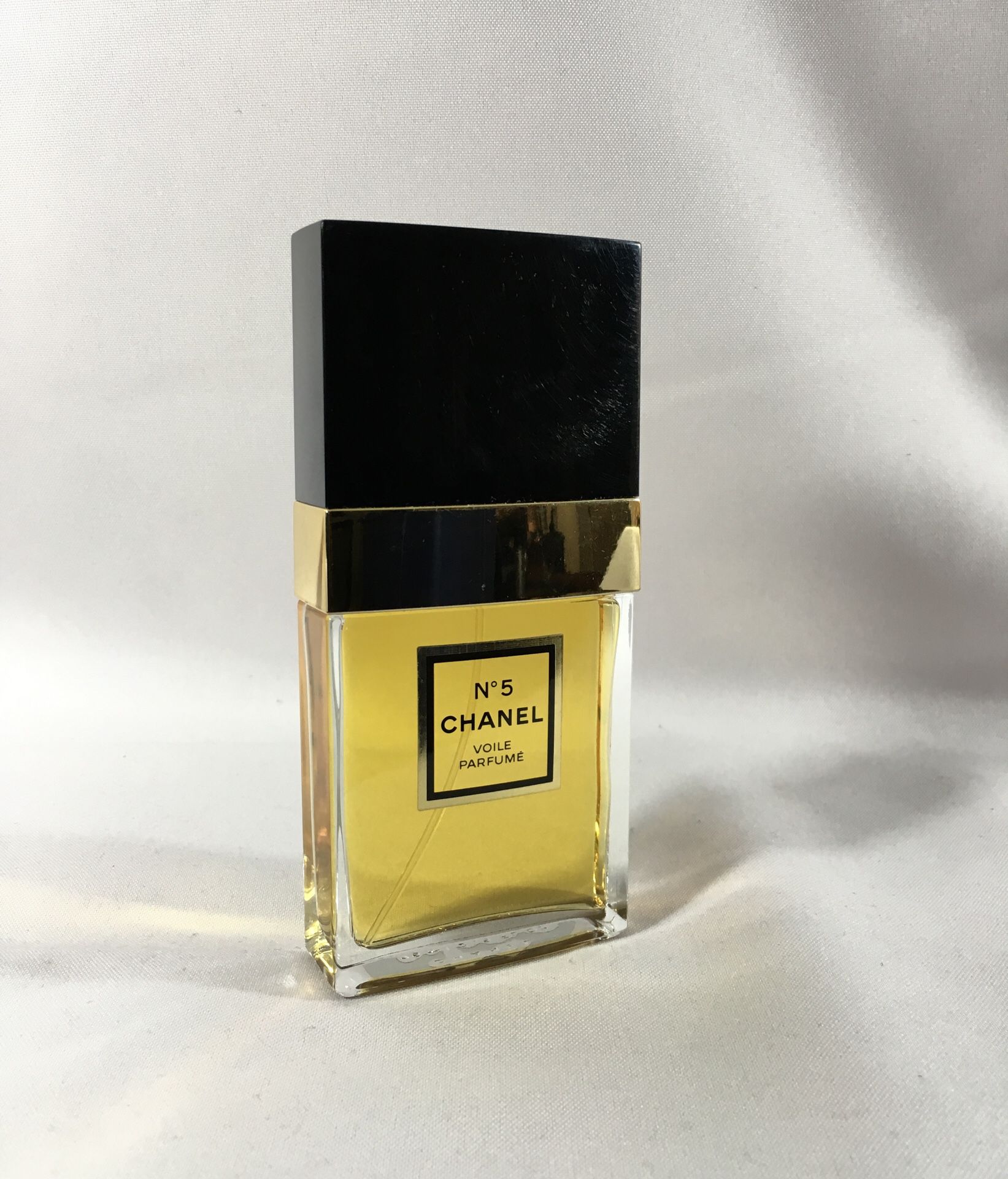 CHANEL No 5 “NEW” Voile Perfume Refreshing Body Mist 2.5 fl oz 75ml NEW  Without Box for Sale in Fresno, CA - OfferUp