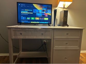 Desk / vanity