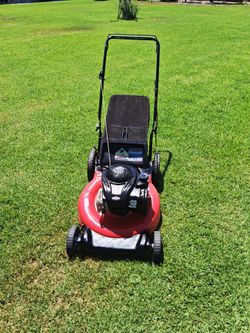 Lawnmower Yard Machine Push Briggs and Stratton Engine