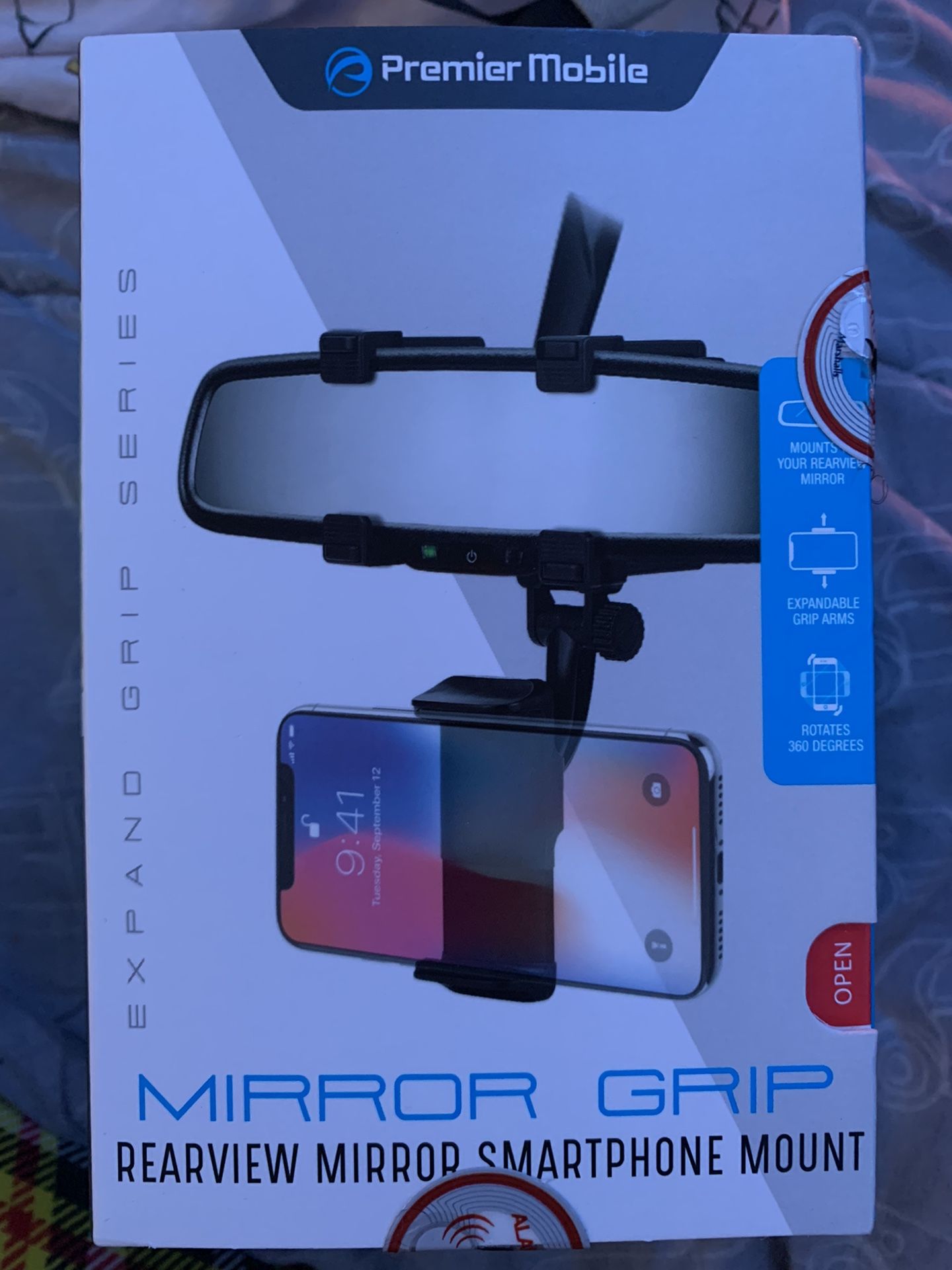Rearview mirror smartphone mount