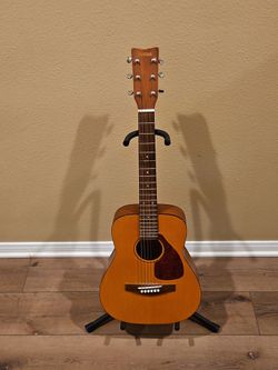Yamaha FG Junior Acoustic Guitar (3/4 Size)