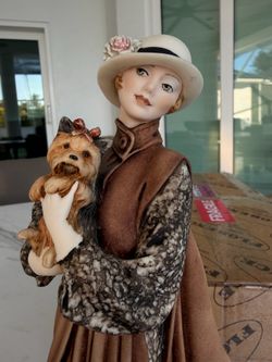 GIUSEPPE ARMANI YOUNG LADY WITH YORKIE SCULPTURE  0486C made in Italy 13” figure  Comes with original box In excellent condition